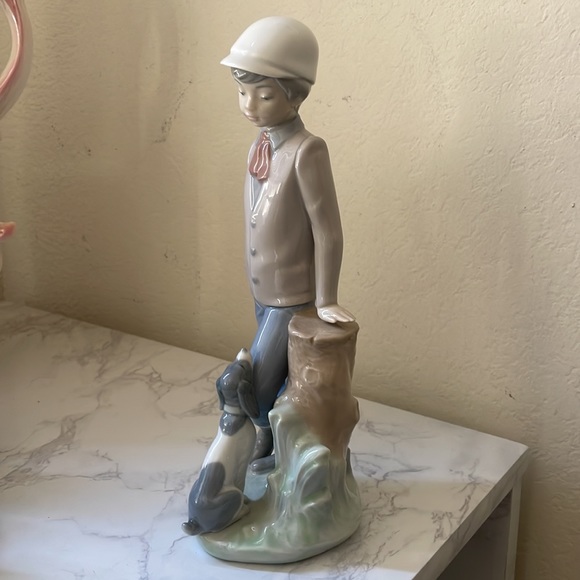 Lladro boy with dog - Picture 4 of 4